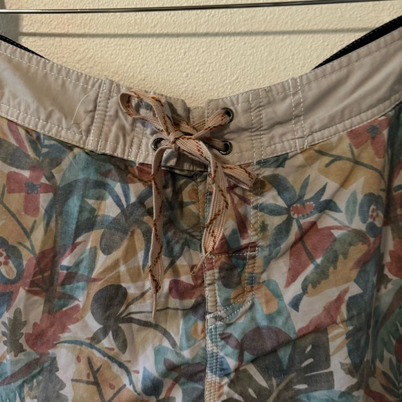 Howler Bros Heed to Call Multicolor Tropical Print Board Shorts-35 - Picture 3 of 10